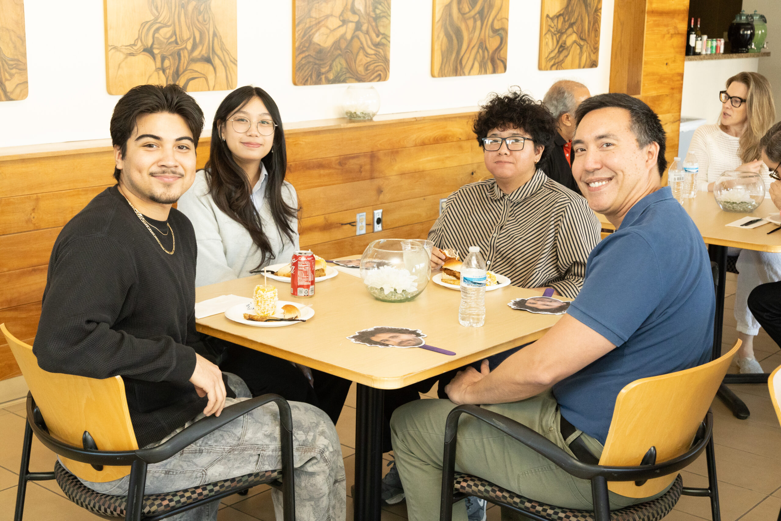 Attendees of AngelNV 6 finale enjoying food and networking. 